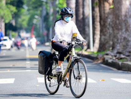 Nhiều nơi trên cả nước nắng nóng như đổ lửa, chưa có dấu hiệu hạ nhiệt