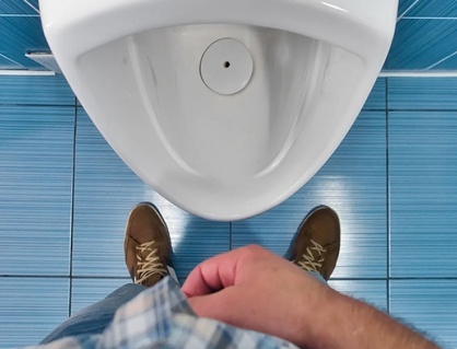 Tiểu không kiểm soát sau khi cắt bao quy đầu phải làm sao?