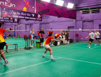 Chơi cầu lông an toàn: Đừng chỉ 'xách vợt ra sân là đánh'