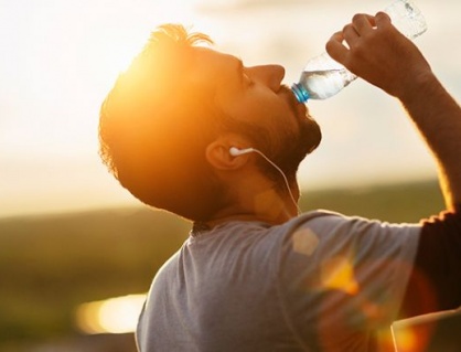 10 hệ lụy khi 'quên' uống nước trong ngày nắng nóng