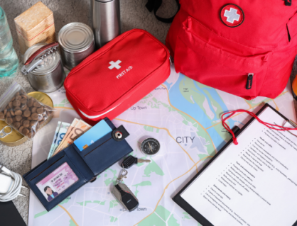 Infographic: Bên trong ba lô sơ tán khẩn cấp cần có những gì?