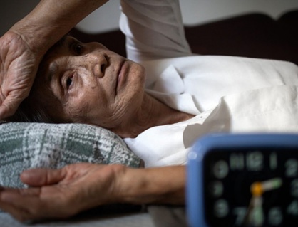 Người cao tuổi bị mất ngủ phải làm sao?