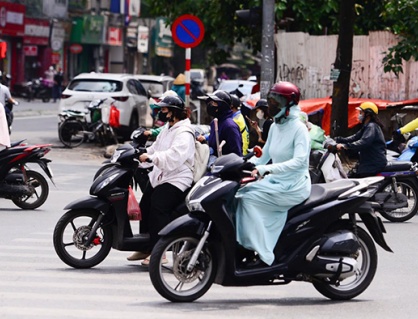 Nắng nóng chưa có dấu hiệu hạ nhiệt, có nơi trên 40 độ