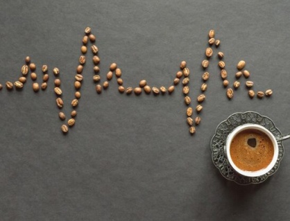 Uống nhiều cà phê để tỉnh táo nhưng hay hồi hộp, tim đập nhanh có đáng lo?