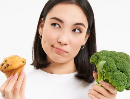 Ăn uống thế nào để bớt đau bụng kinh?