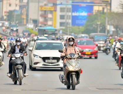 Nắng nóng bao trùm từ Bắc vào Nam, có nơi trên 38 độ