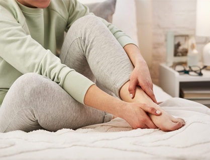 Biến chứng tê bì tay chân, khó ngủ về đêm, mắt mờ do đái tháo đường xử trí thế nào?