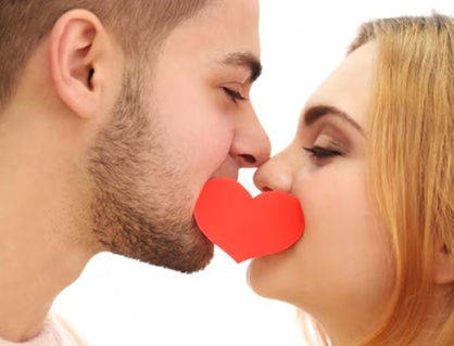 Nhiệt miệng có lây qua nụ hôn?