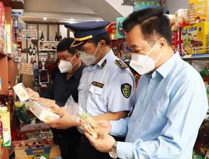 Phối hợp liên ngành kiểm soát thực phẩm giả và an toàn bếp ăn tập thể