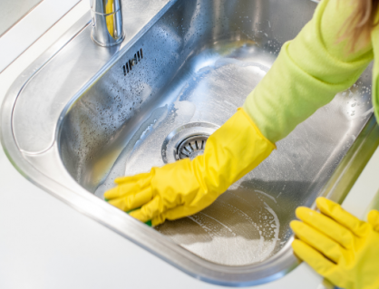 Bồn rửa bát nên được vệ sinh định kỳ như thế nào?