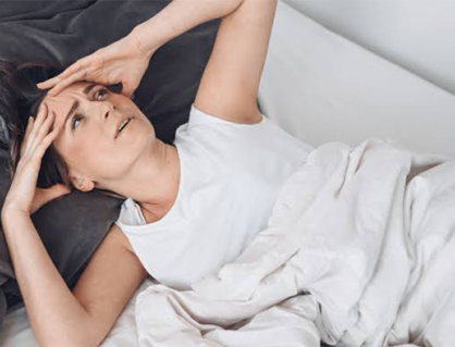 Phụ nữ mãn kinh khó ngủ: Nguyên nhân và cách cải thiện