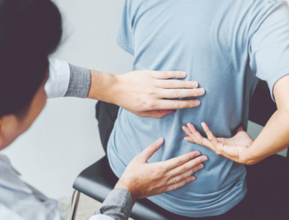 Đau thần kinh tọa do thoát vị đĩa đệm chèn dây thần kinh phải làm sao?