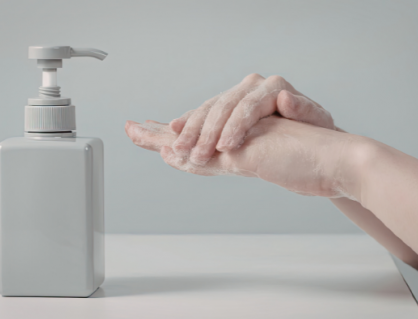 Thu hồi sữa rửa tay Dr. Clean và kem rau má Young do vi phạm công thức