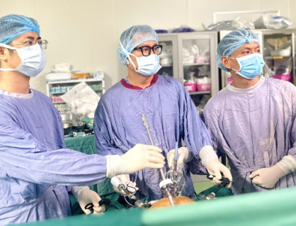 Suýt mất mạng vì vỡ thực quản sau uống rượu và nôn dữ dội