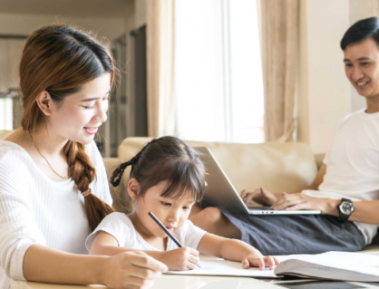Vì sao nhiều cha mẹ yêu con vẫn rơi vào cách nuôi dạy quá kiểm soát?