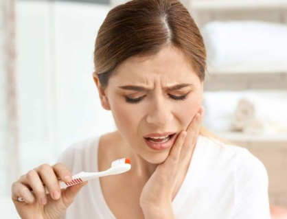 Chảy máu chân răng nhưng không đau có đáng lo?