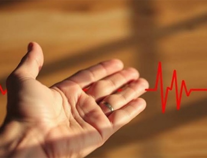 Tại sao tim đập nhanh, vã mồ hôi nhưng kiểm tra tim vẫn bình thường?