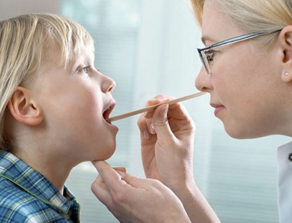 Các biện pháp tại nhà giúp giảm triệu chứng viêm amidan ở trẻ