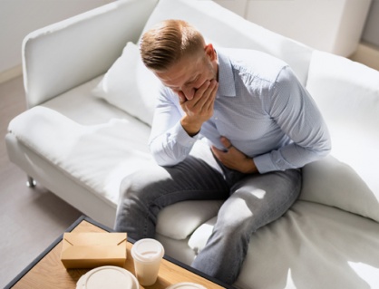 Hay thấy buồn nôn sau ăn nhiều đồ dầu mỡ là bị làm sao?