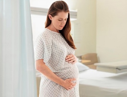 Bà bầu nên tránh dùng nước hoa và vật dụng bằng nhựa