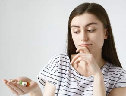 Muốn cải thiện miễn dịch, nên dùng vitamin C hay D?