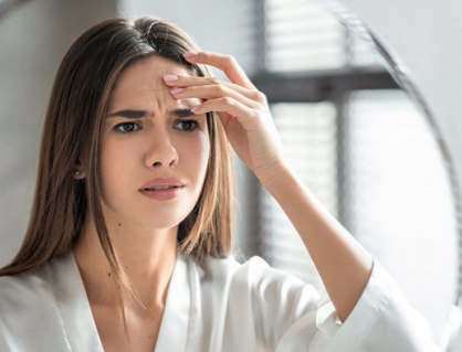 Làm sao để xóa nếp nhăn số 11 trên trán?