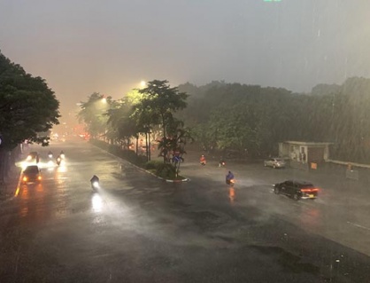 Cảnh báo mưa lớn diện rộng do hoàn lưu áp thấp nhiệt đới