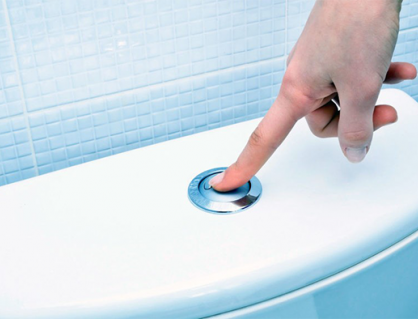 Khí dung chứa mầm bệnh có thể phát tán khi xả bồn cầu