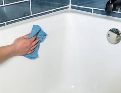 Vì sao phòng tắm dễ bám bụi?
