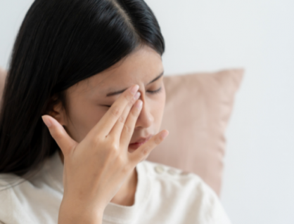 Làm gì khi có dị vật rơi vào mắt?