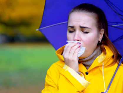 Vì sao thời tiết giao mùa dễ gây viêm thanh quản và khàn tiếng?