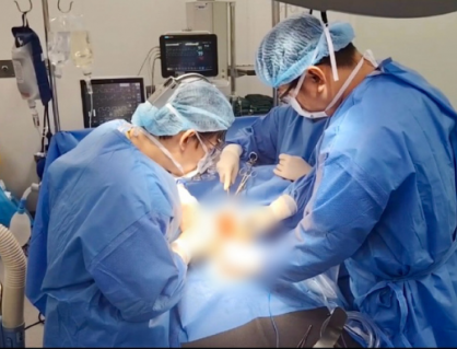 Chướng bụng nhẹ, người phụ nữ phát hiện khối u đầu tụy 12-13cm