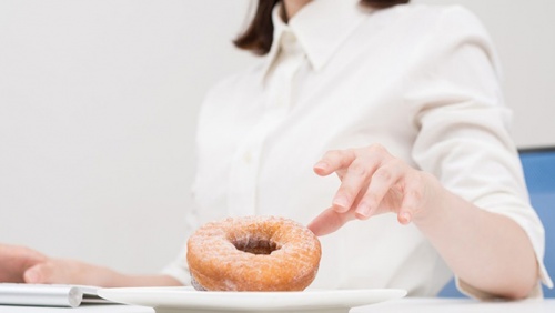 Thèm đồ ngọt vào buổi sáng cảnh báo điều gì?