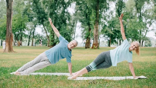 3 động tác giúp người cao tuổi duy trì sức mạnh