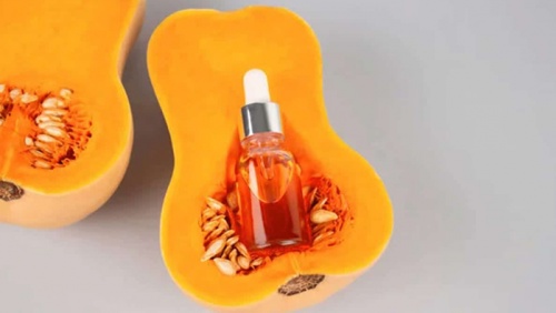 Giúp tóc mọc nhanh, chắc khỏe với dầu hạt bí ngô