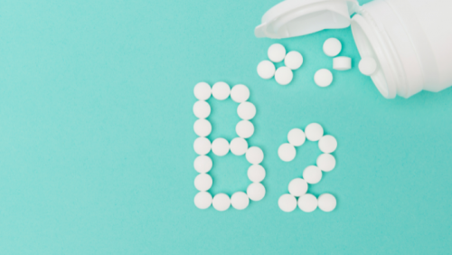 Vì sao nước tiểu đổi màu khi uống vitamin B2?