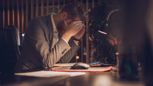 Làm việc quá sức có thể ảnh hưởng đến khả năng sinh sản