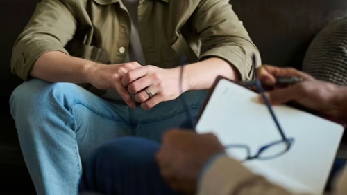 Nam giới ngại tìm kiếm hỗ trợ về sức khỏe tinh thần