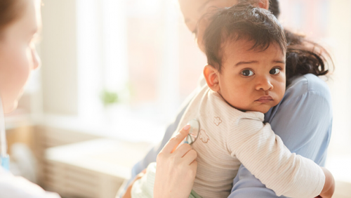 Bảo vệ sức khỏe trẻ em trong giai đoạn chuyển mùa