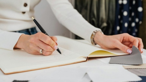 Run không rõ nguyên nhân: Tại sao bạn lại bị run tay?