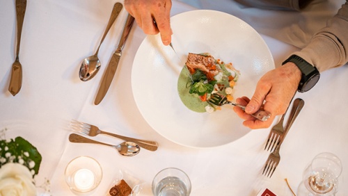 Có nên ăn tối sớm hơn vào mùa Đông?