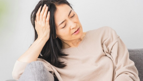 Làm thế nào để giảm rụng tóc trong thời kì mãn kinh?