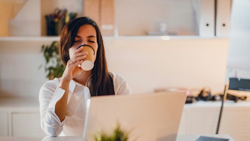 Tay run, tim đập nhanh khi uống cà phê: Làm sao để hết?