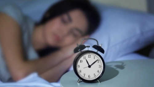 Đi ngủ vào cùng một thời điểm mỗi đêm giúp hạ huyết áp