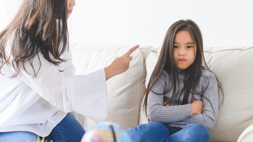 Sai lầm trong cách dạy con mà nhiều cha mẹ Việt mắc phải 