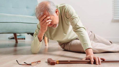 Nguy cơ té ngã ở người cao tuổi và thuốc chống đông máu