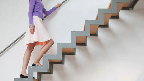 Hụt hơi vì leo cầu thang: Khi nào bình thường, khi nào bất thường?