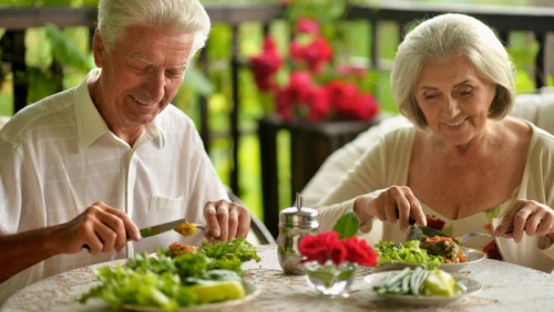 Người bị run tay run chân nên ăn gì và kiêng ăn gì?