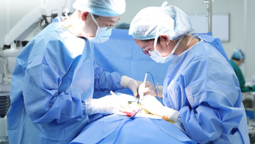 Can thiệp phẫu thuật bướu cường giáp sau 10 năm