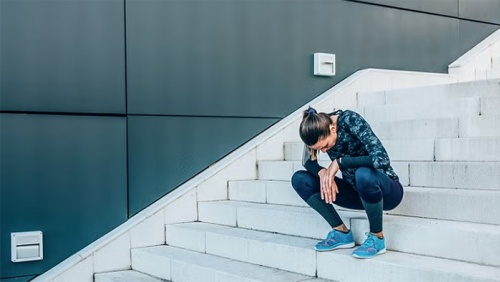 Tại sao bạn bị hụt hơi, tim đập nhanh khi leo cầu thang?